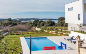 2 Bedroom Stunning Apartment In Pula